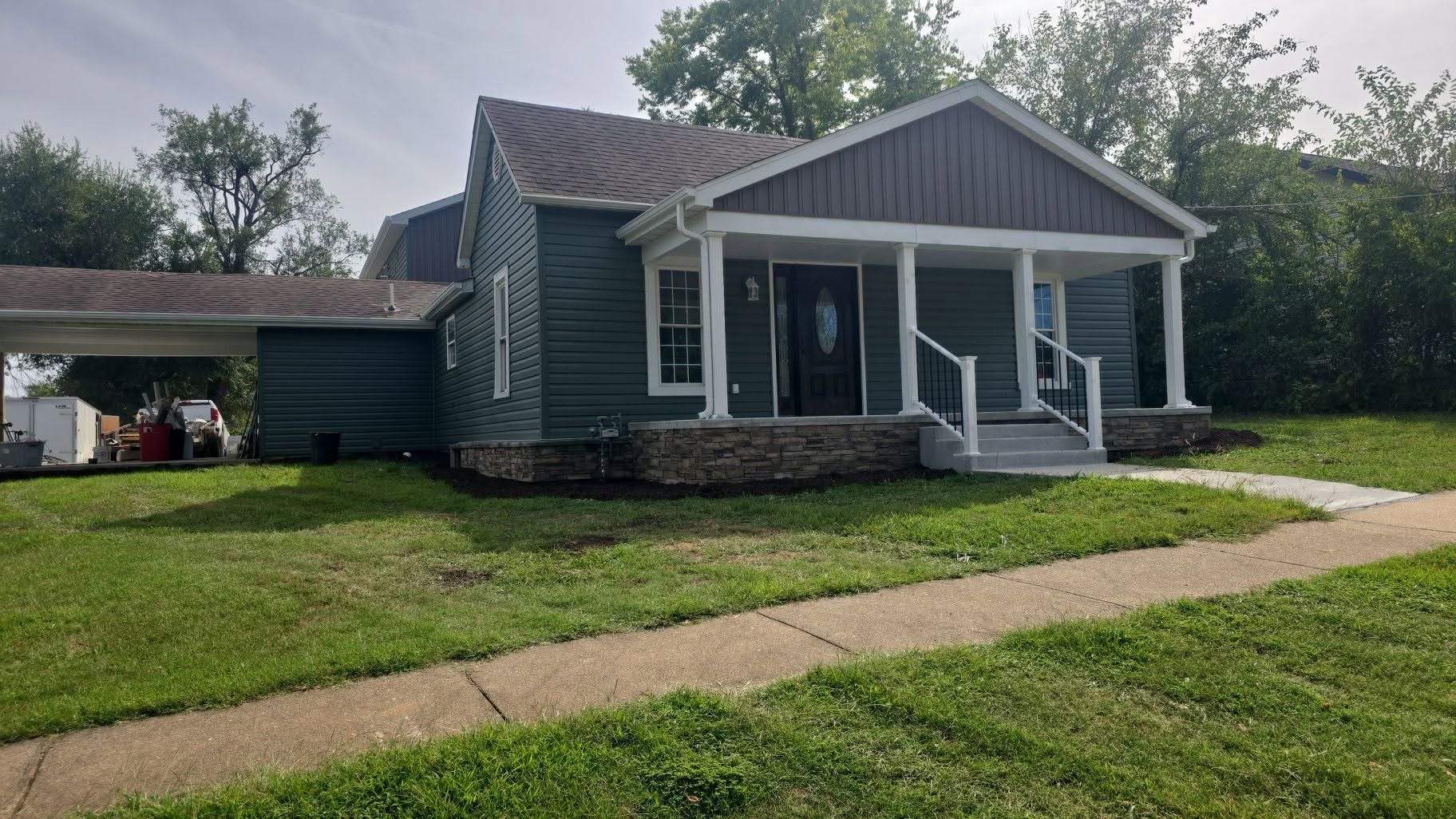 Home with white seamless gutters, soffit, and fascia in Farmington, MO area